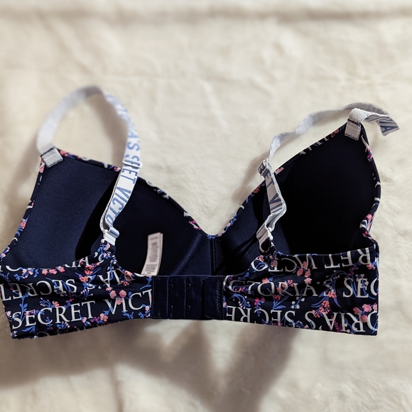 Victoria's Secret Blue with Pink Logo Print Unlined No Wire 34D Bra - Picture 2 of 2